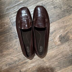Clarks Brown Crocodile-Textured Slip-On Loafers